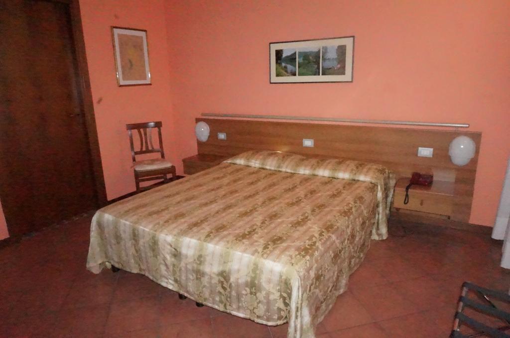 Hotel Cavour Βερόνα Δωμάτιο φωτογραφία