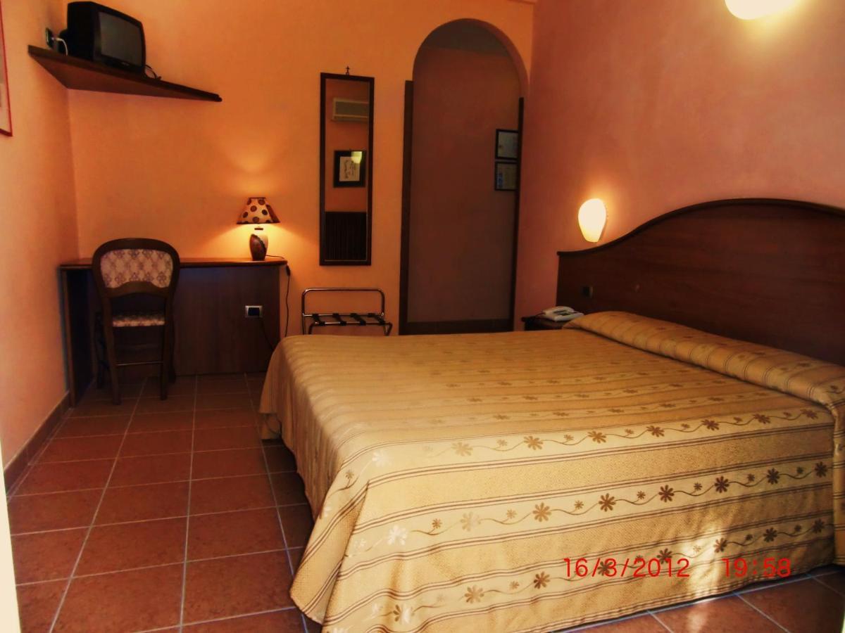 Hotel Cavour Βερόνα Δωμάτιο φωτογραφία